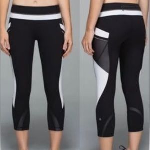 Like New Lululemon REFLECTIVE Run Inspire Crop II Yoga Pants, Mesh Panels